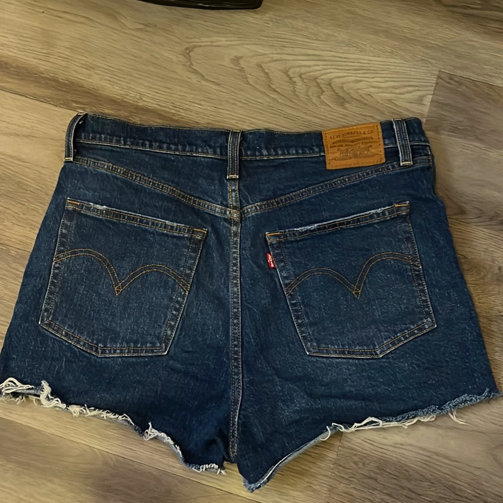 Levi’s Ribcage Shorts Size 32